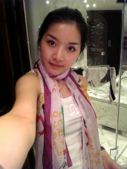彩票中奖后的社会角色转变：从普通人到公众人物